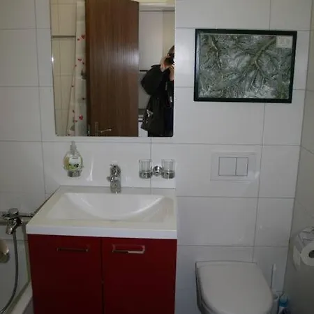 Microappartment With Bath And Cozy Balcony 아파트 *